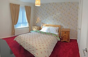 3 bedrooms, iron/ironing board, free WiFi, bed sheets