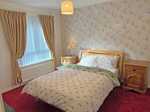 3 bedrooms, iron/ironing board, free WiFi, bed sheets