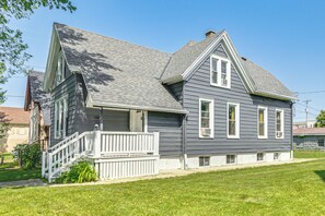 House (4 Bedrooms) | Interior - 2 Mi to Dtwn Milwaukee: Family Home w/ Yard (Milwaukee)