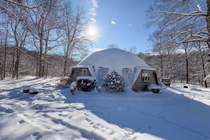 House (3 Bedrooms) | Interior - Unique Geodesic Dome Escape in Nature! (Cornwall Bridge)