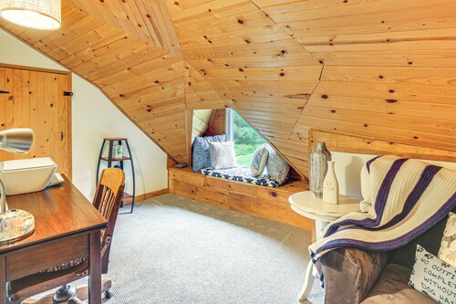 3 Mi to Kent Falls: Nature Escape w/ Deck & Garden