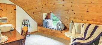 3 Mi to Kent Falls: Nature Escape w/ Deck & Garden