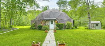 3 Mi to Kent Falls: Nature Escape w/ Deck & Garden