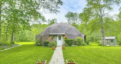 3 Mi to Kent Falls: Nature Escape w/ Deck & Garden