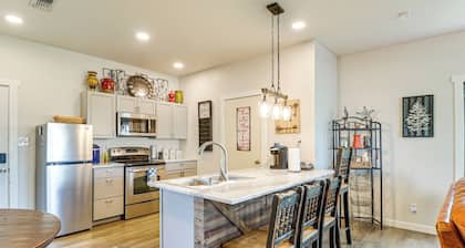 1 Mi to Lake: Pet-friendly Cabin in Strawn