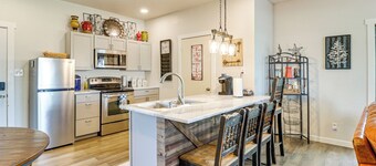 1 Mi to Lake: Pet-friendly Cabin in Strawn