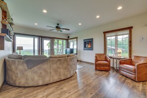 House (2 Bedrooms) | Interior - 'wanlass' House: Elevated Retreat Near La Crosse! (Mindoro)