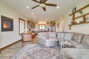 House (2 Bedrooms) | Interior