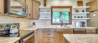'wanlass' House: Elevated Retreat Near La Crosse!