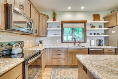 'wanlass' House: Elevated Retreat Near La Crosse!