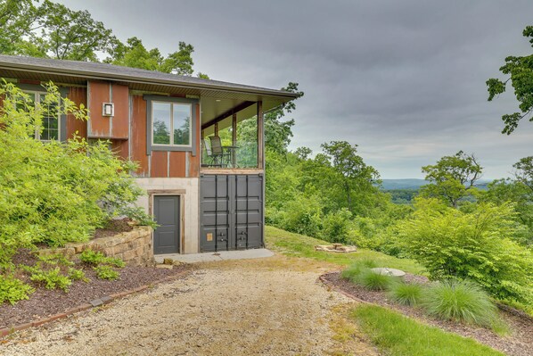 House (2 Bedrooms) | Interior - 'wanlass' House: Elevated Retreat Near La Crosse! (Mindoro)