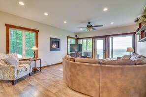 House (2 Bedrooms) | Interior - 'sugarloaf' House: Scenic Getaway Near La Crosse! (Mindoro)