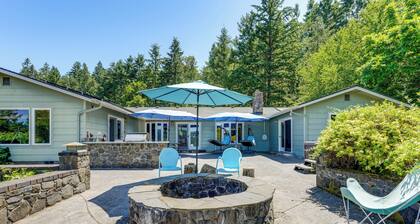 Oregon Farmhouse Hideaway on 53 Acres