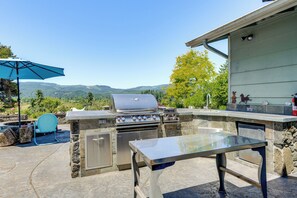 House (4 Bedrooms) | Interior - Oregon Farmhouse Hideaway on 53 Acres (Springfield)