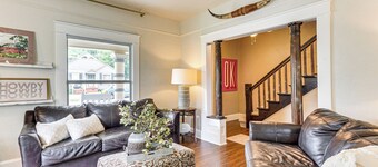 Walk to Downtown: Historic Guthrie Home on Mansur