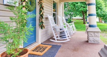 Walk to Downtown: Historic Guthrie Home on Mansur