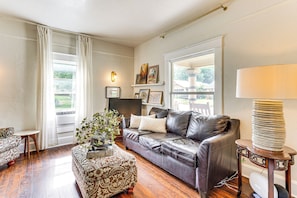 Interior - Walk to Downtown: Historic Guthrie Home on Mansur (Guthrie)