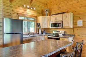 Interior - 'pine Knob' Cabin w/ Bluff Views in Mindoro! (Mindoro)