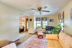 Interior - 3 Mi to Seneca Lake: Couple's Apt w/ River Access (Waterloo)