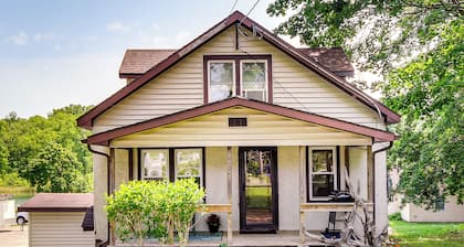 3 Mi to Seneca Lake: Couple's Apt w/ River Access
