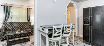 14 Mi to Downtown Baton Rouge: Plaquemine Retreat