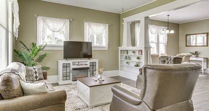 Walk to Restaurants & Shops: Dtwn Franklin Retreat