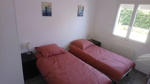 2 bedrooms, iron/ironing board, free WiFi, bed sheets