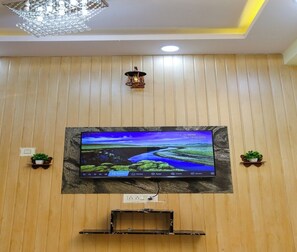 Deluxe 2Bhk | Free WiFi