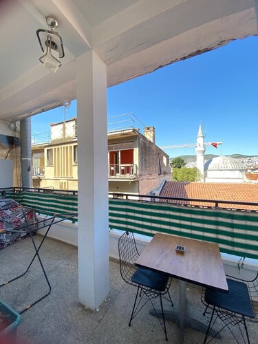 Charming 2-bedroom private house with AC, WiFi in Kusadası