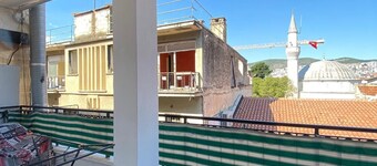 Charming 2-bedroom private house with AC, WiFi in Kusadası