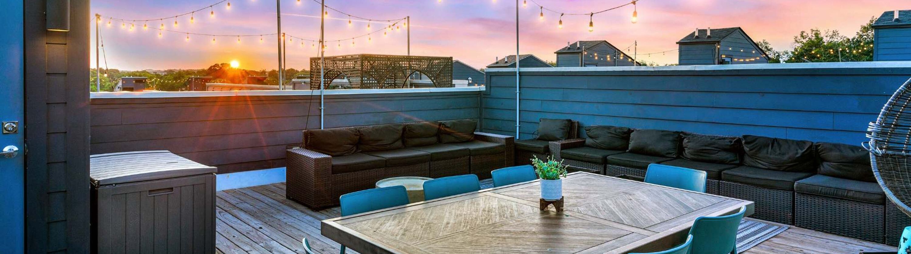 4 bedrooms, desk, Internet