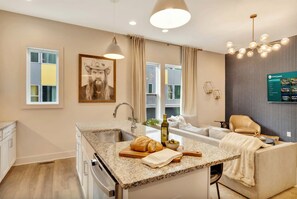 House | 4 bedrooms, desk, Internet