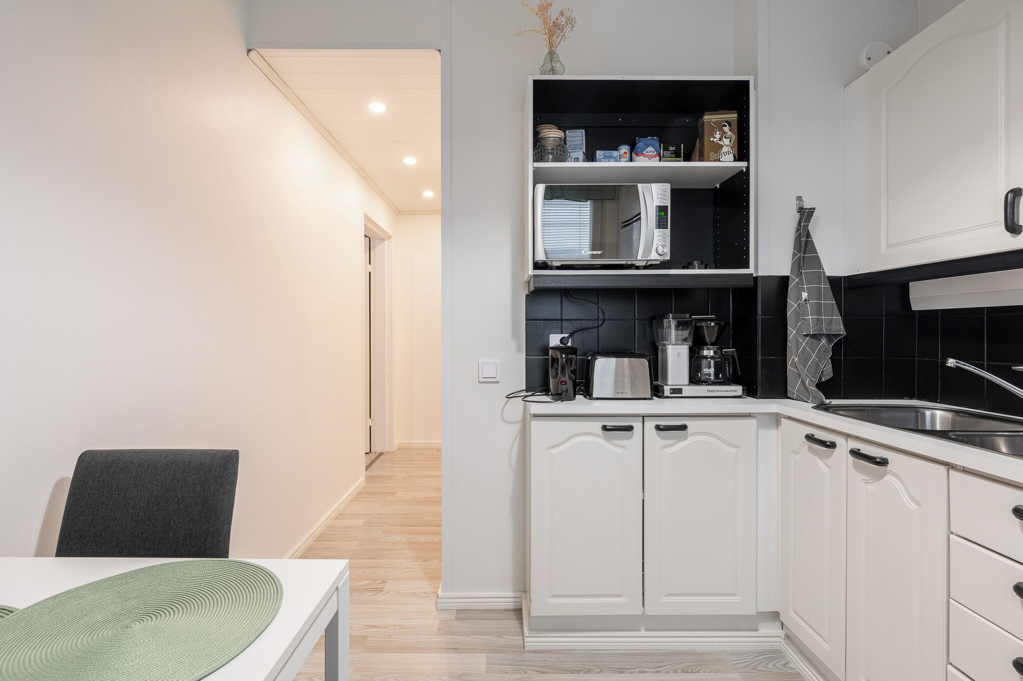 Comfort Apartment, Pets Allowed, Ground Floor | Private kitchen | Full-size fridge, microwave, oven, stovetop