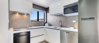 Daylight House – Dwell & Delight near Auckland Airport