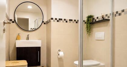 Contemporary uMhlanga Stay w/ Free WiFi, Pool & Gym
