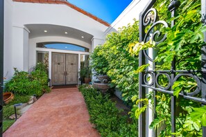 Exterior detail - LQCC Golf Estates #5- 3BD, 3BA, SQFT 2,863 - Private Retreat (La Quinta)