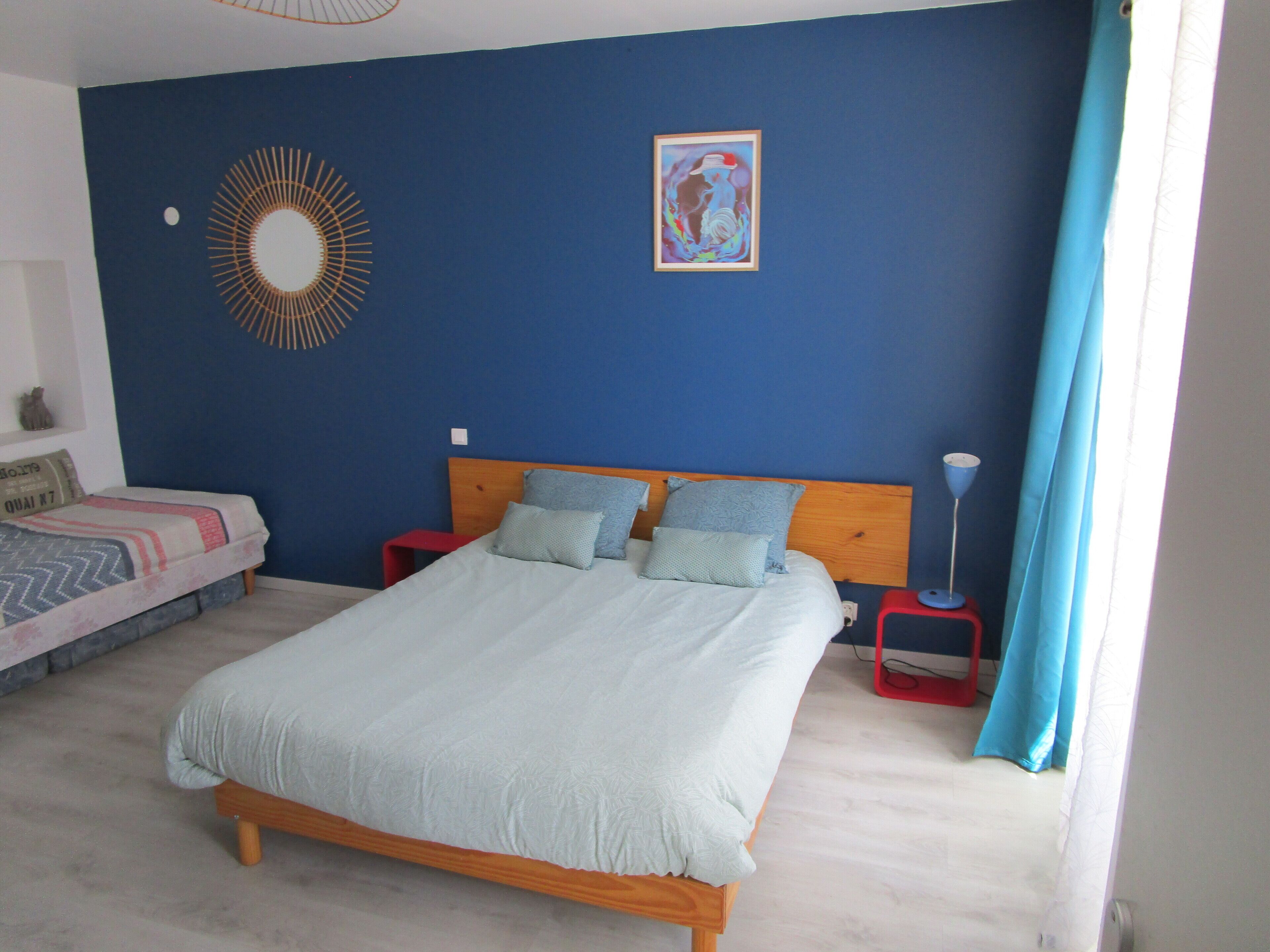 1 chambre, fer et planche à repasser, draps fournis
