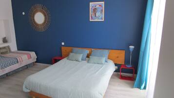 1 chambre, fer et planche Ă repasser, draps fournis