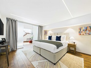 2 Schlafzimmer, Schreibtisch, Bügeleisen/Bügelbrett, Reisekinderbett