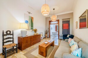 TV, fireplace, DVD player - Holiday Home 'Grande' with Sea View and Hot Tub (Alcúdia)