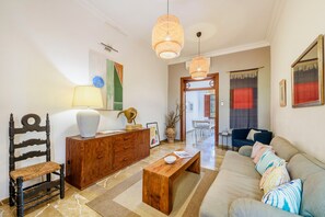 TV, fireplace, DVD player