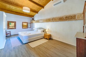 5 quartos, ferros/tábuas de passar roupa, Wi-Fi, roupa de cama
