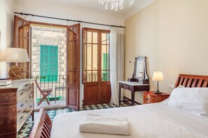 5 habitaciones, tabla de planchar con plancha, wifi y ropa de cama 