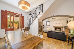 Interior - Holiday Home 'Grande' with Sea View and Hot Tub (Alcúdia)