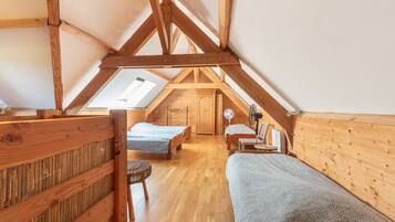 4 Schlafzimmer, Bügeleisen/Bügelbrett