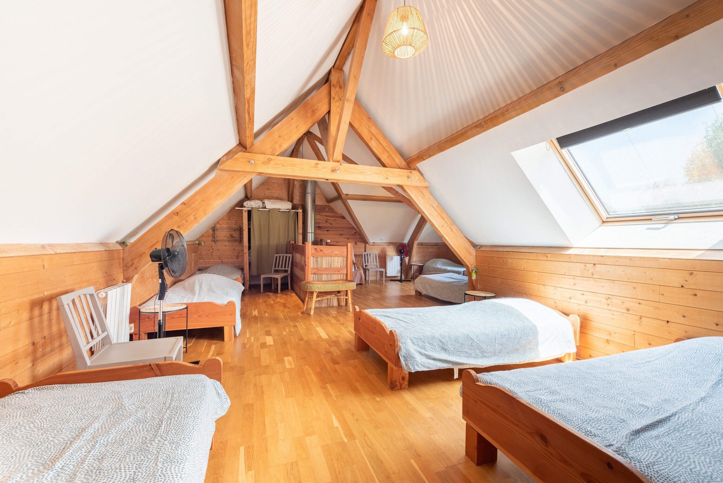 4 chambres, fer et planche à repasser