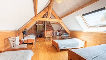 4 chambres, fer et planche Ă repasser