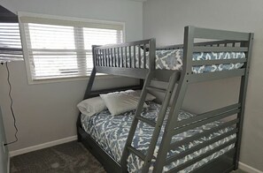 3 bedrooms, iron/ironing board, WiFi, bed sheets