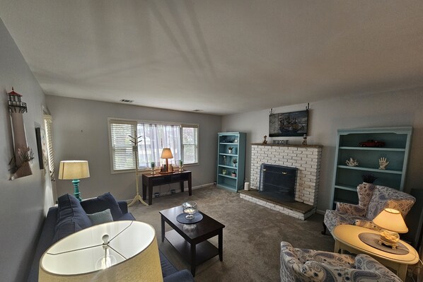 Smart TV - Lagoon Luxe Retreat (Barnegat)