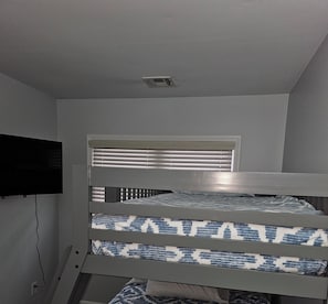 3 chambres, fer et planche à repasser, Wi-Fi, draps fournis
